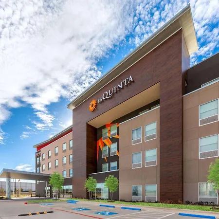 La Quinta Inn & Suites By Wyndham Desoto